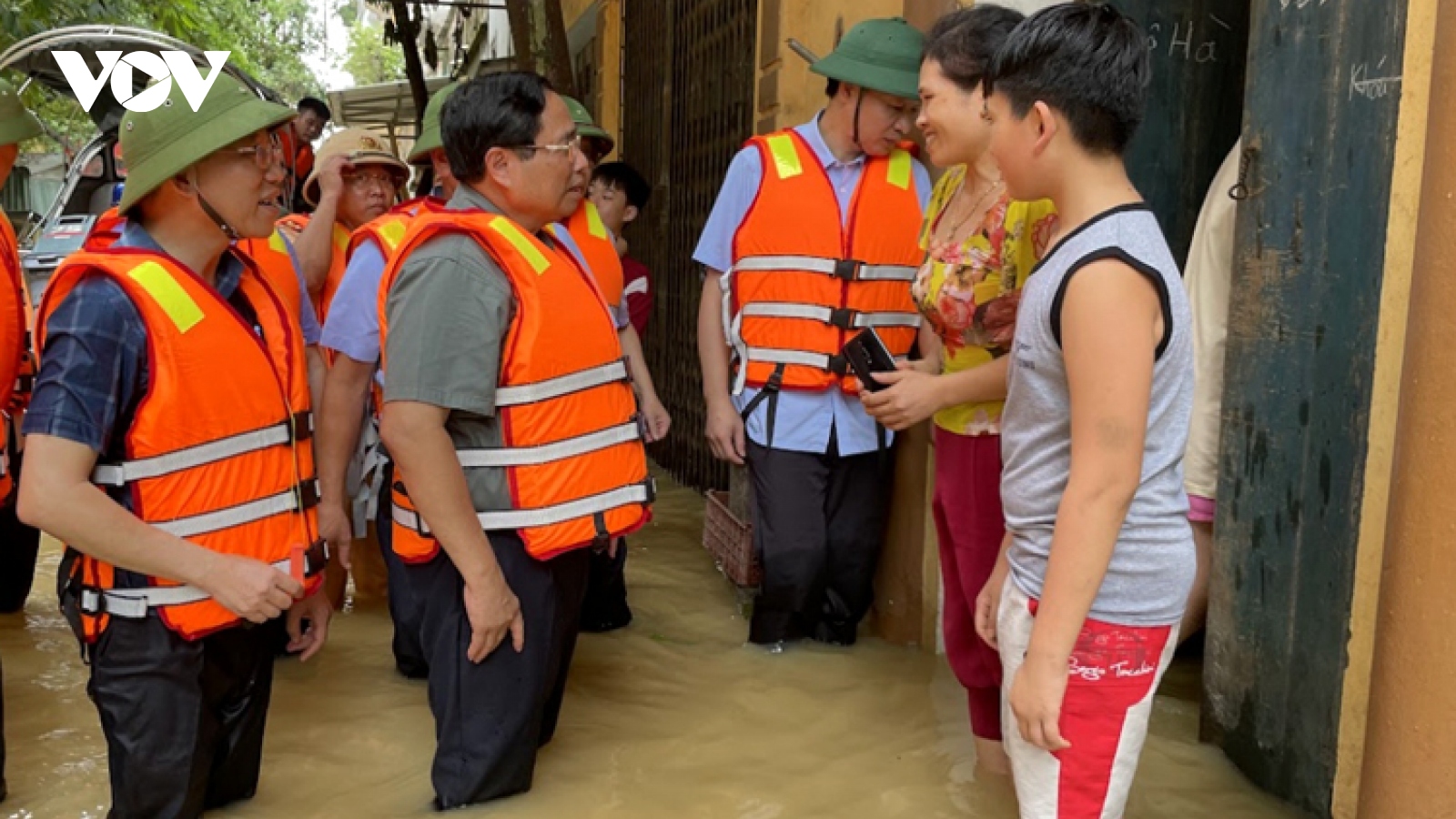 Government leader makes field trip to flood hit areas